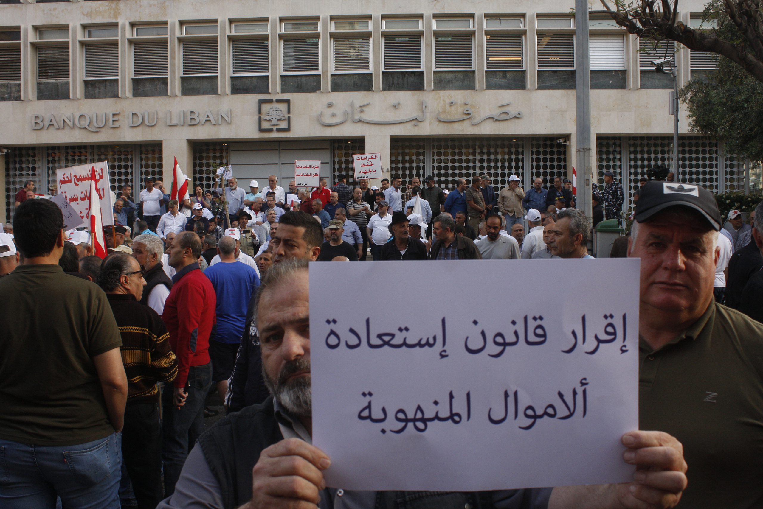 الاموال المنهوبة scaled