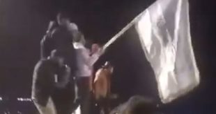 العدوان الإسرائيلي على سوريا, دمشق, مظاهرة في دمشق, الهجوم على سوريا, غارات إسرائيلية, غارات جوية, الجيش الإسرائيلي, تهديد إسرائيل, تل أبيب, هتافات ضد إسرائيل, سوريا إسرائيل, الضربة الإسرائيلية, التصعيد العسكري, الحرب في سوريا, الجنوب السوري, الأضرار الناتجة عن الغارات, Israeli aggression on Syria, Damascus protest, Israeli airstrikes, Israeli warplanes, Israeli military, Golani, retaliation against Israel, Syrian protest, Tel Aviv, Syrian-Israeli conflict, military escalation, Daraa bombing, Syrian fatalities, Israel security threats, Syrian military sites