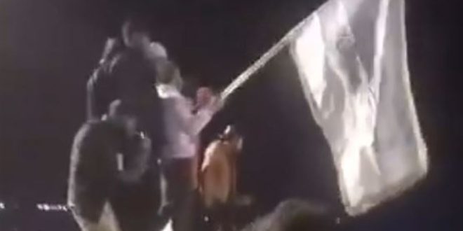 العدوان الإسرائيلي على سوريا, دمشق, مظاهرة في دمشق, الهجوم على سوريا, غارات إسرائيلية, غارات جوية, الجيش الإسرائيلي, تهديد إسرائيل, تل أبيب, هتافات ضد إسرائيل, سوريا إسرائيل, الضربة الإسرائيلية, التصعيد العسكري, الحرب في سوريا, الجنوب السوري, الأضرار الناتجة عن الغارات, Israeli aggression on Syria, Damascus protest, Israeli airstrikes, Israeli warplanes, Israeli military, Golani, retaliation against Israel, Syrian protest, Tel Aviv, Syrian-Israeli conflict, military escalation, Daraa bombing, Syrian fatalities, Israel security threats, Syrian military sites