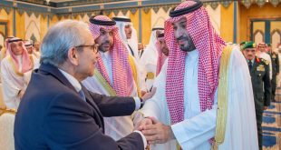 نواف سلام، ولي العهد السعودي، الأمير محمد بن سلمان، العلاقات السعودية اللبنانية، زيارة نواف سلام إلى السعودية، صلاة عيد الفطر في المسجد الحرام، المسجد الحرام، السعودية، جده، المملكة العربية السعودية، العلاقات الثنائية بين لبنان والسعودية، استقبال رسمي في السعودية، تهنئة عيد الفطر، نواف سلام في السعودية، القنصل العام اللبناني في السعودية، السفير السعودي لدى لبنان، التعاون بين لبنان والسعودية، زيارة رسمية للسعودية، الملك عبد العزيز الدولي، المراسم الملكية في مكة, Naufal Salam, Saudi Crown Prince, Prince Mohammed bin Salman, Saudi-Lebanese relations, Naufal Salam’s visit to Saudi Arabia, Eid al-Fitr prayer at the Grand Mosque, Grand Mosque, Saudi Arabia, Jeddah, Kingdom of Saudi Arabia, bilateral relations between Lebanon and Saudi Arabia, official reception in Saudi Arabia, Eid al-Fitr greetings, Naufal Salam in Saudi Arabia, Lebanese Consul General in Saudi Arabia, Saudi Ambassador to Lebanon, Lebanon-Saudi cooperation, official visit to Saudi Arabia, King Abdulaziz International Airport, Royal Protocols in Mecca