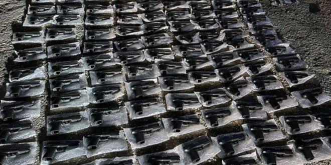 الجيش اللبناني, تهريب عبر الحدود, القاع وزحلة, معابر غير شرعية, مكافحة التهريب, الأمن اللبناني, محاربة التسلل, تهريب المحروقات, ضبط المواد المهربة, مكافحة الجريمة في لبنان, تحقيقات الجيش اللبناني, الأمن الحدودي, عمليات دهم في لبنان, مكافحة التهريب عبر الحدود اللبنانية, الجيش اللبناني والتهريب, عمليات الأمن اللبناني, مكافحة المخدرات في لبنان, تهريب الأسلحة, القضاء اللبناني, مديرية المخابرات اللبنانية Lebanese Army, Smuggling Across Borders, Al-Qaa and Zahle, Illegal Crossings, Combating Smuggling, Lebanese Security, Fighting Infiltration, Fuel Smuggling, Seizing Smuggled Goods, Crime Fighting in Lebanon, Lebanese Army Investigations, Border Security, Raids in Lebanon, Smuggling Prevention in Lebanon, Lebanese Army and Smuggling, Lebanese Security Operations, Fighting Drugs in Lebanon, Arms Smuggling, Lebanese Judiciary, Directorate of Intelligence Lebanon