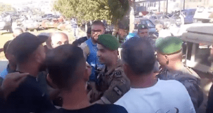 بالفيديو أهالي بليدا يطردون اليونيفيل احتجاجًا على صمتها بعد المجزرة الإسرائيلية 999999997846978469749497469469633333