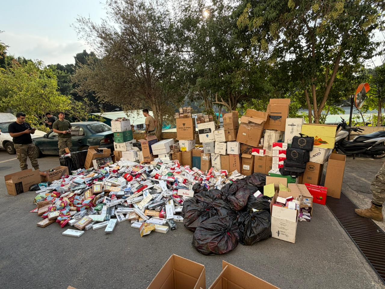 اشتباك أمني في الطريق الجديدة إطلاق نار على دورية الريجي بعد دهم مستودع تبغ مهرّب ومزوّ