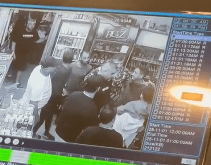 لحظات مرعبة بعد جريمة الناعمة بالفيديو الوحش البشري حاول خداع الناس لاستعادة شقيق الطفلة وقتله