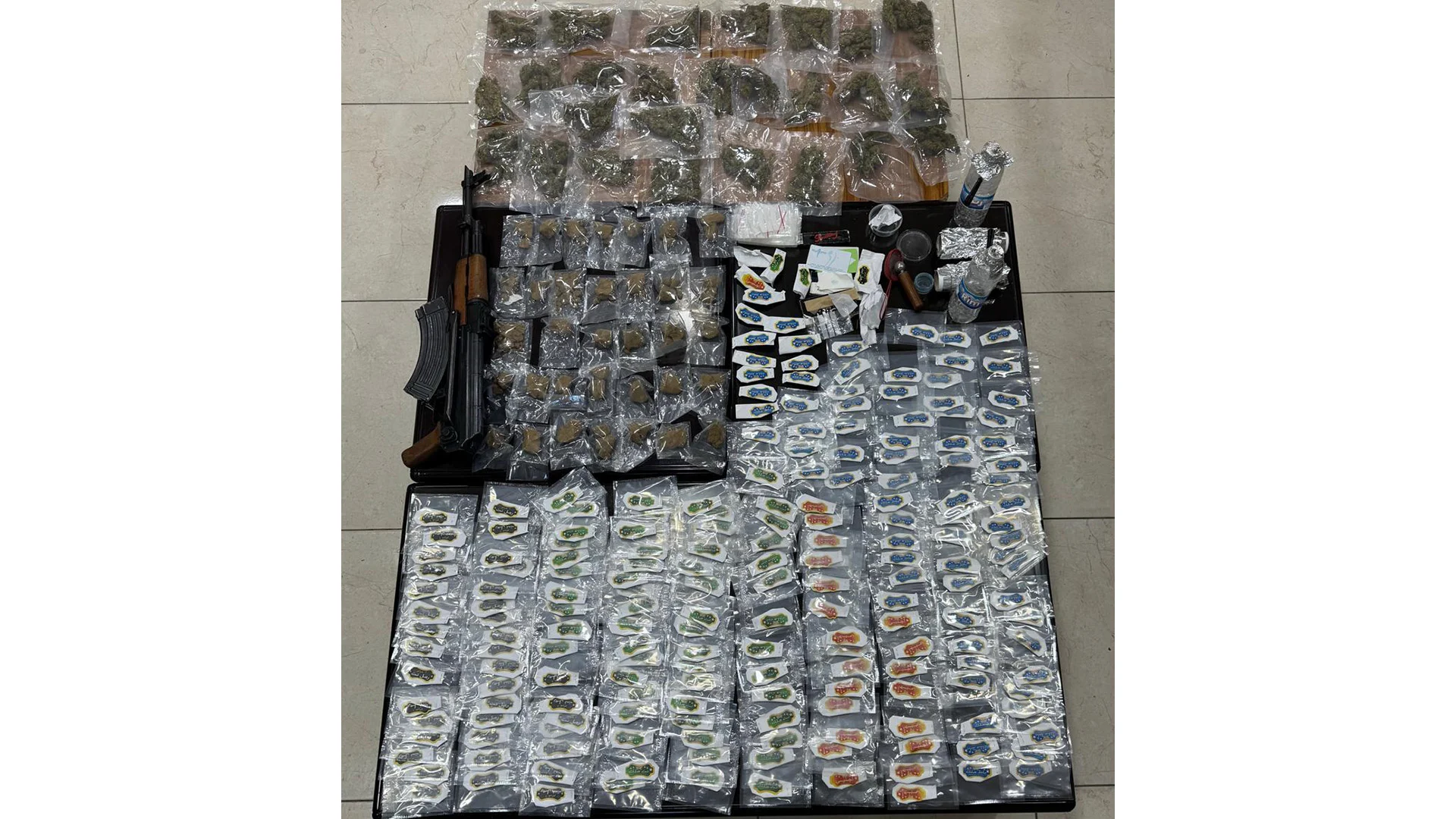 قوى الأمن الداخلي توقف تاجر مخدرات في الكحالة